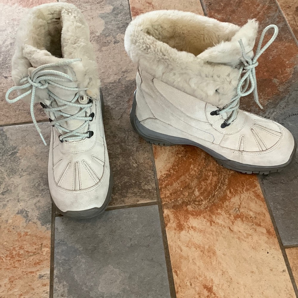 Ladies Columbia snow boots